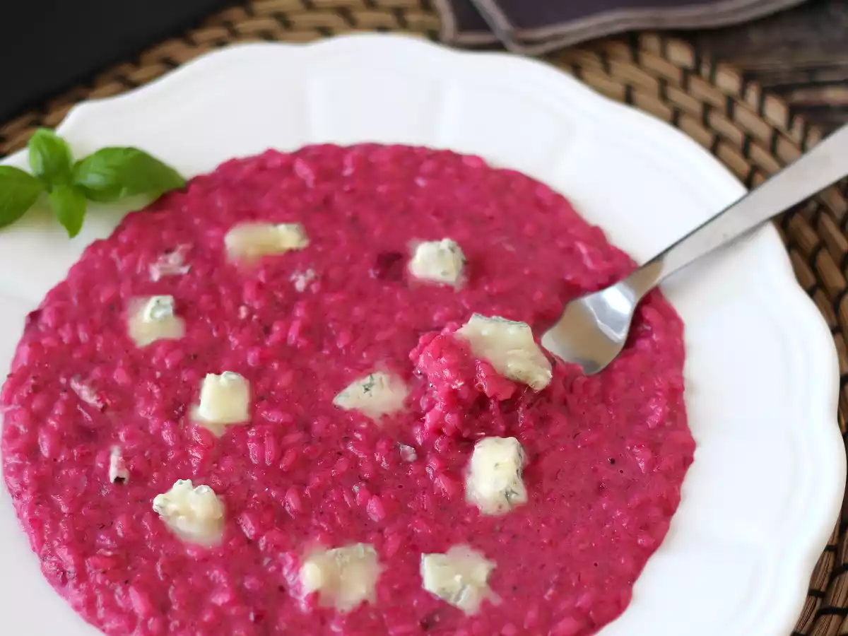 Beet and gorgonzola risotto: an explosion of color and intense flavors - photo 4