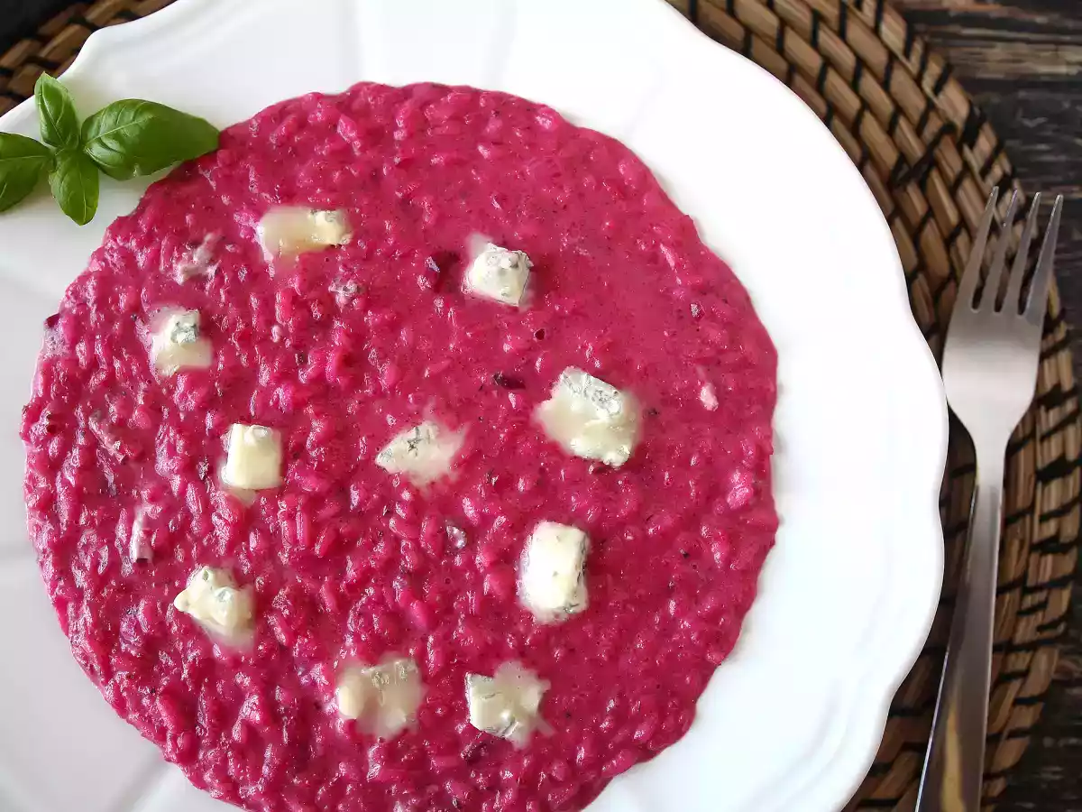 Beet and gorgonzola risotto: an explosion of color and intense flavors - photo 5