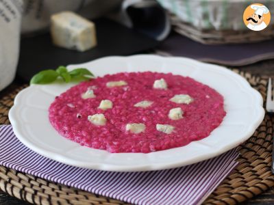 Beet and gorgonzola risotto: an explosion of color and intense flavors