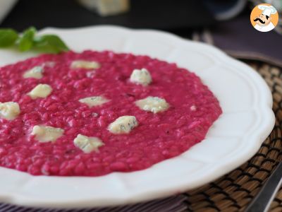 Beet and gorgonzola risotto: an explosion of color and intense flavors - photo 2