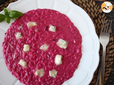 Beet and gorgonzola risotto: an explosion of color and intense flavors - photo 5