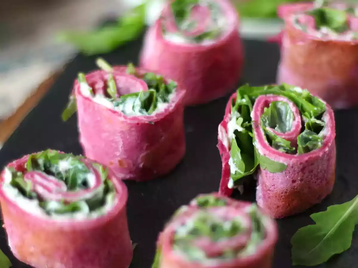 Beet crepe rolls with ricotta cheese and arugula - photo 2