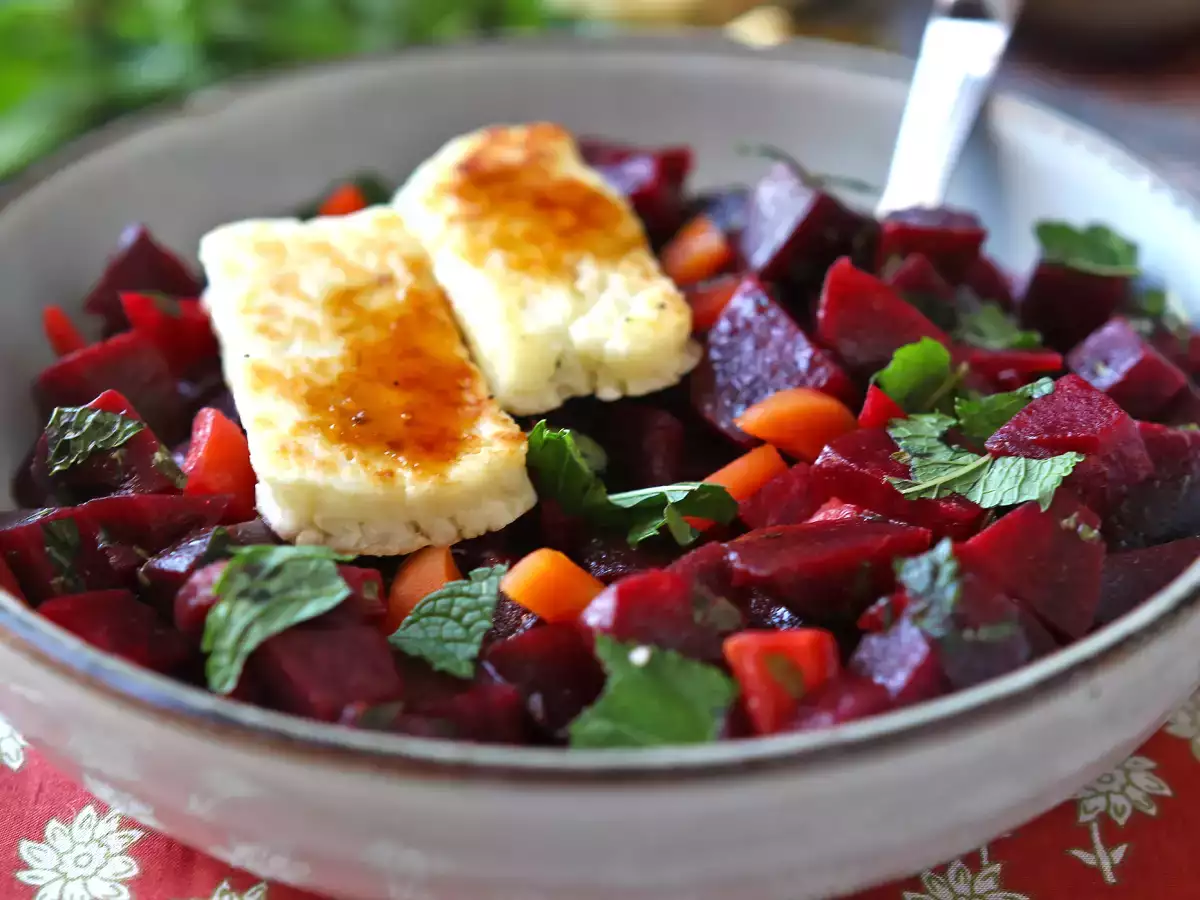 Beet salad with grilled halloumi - photo 6