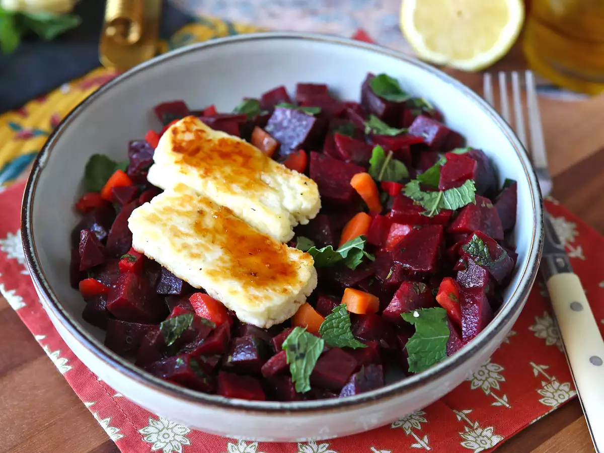 Beet salad with grilled halloumi - photo 7