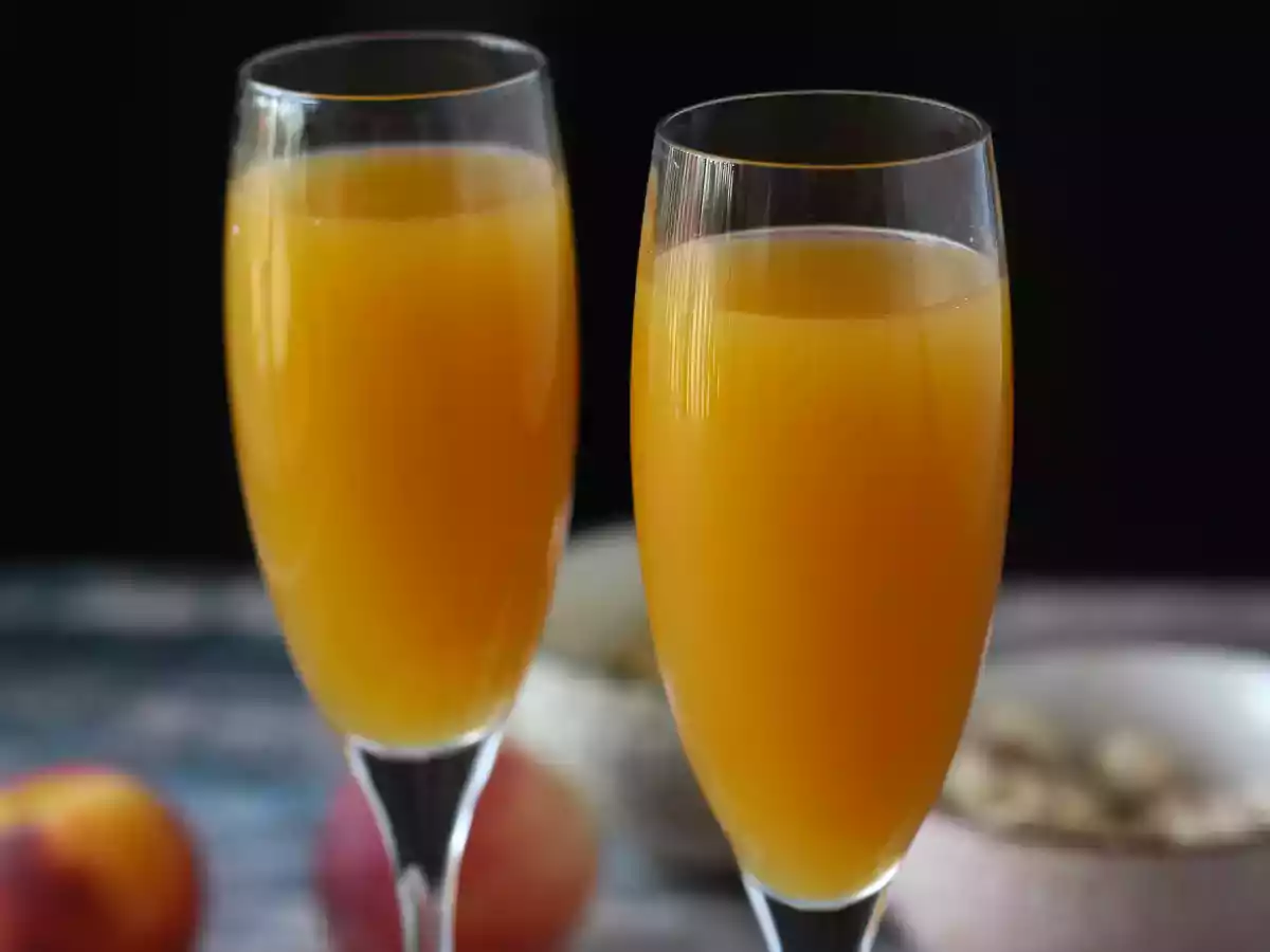 Bellini, the easy italian peach cocktail you can make at home! - photo 2