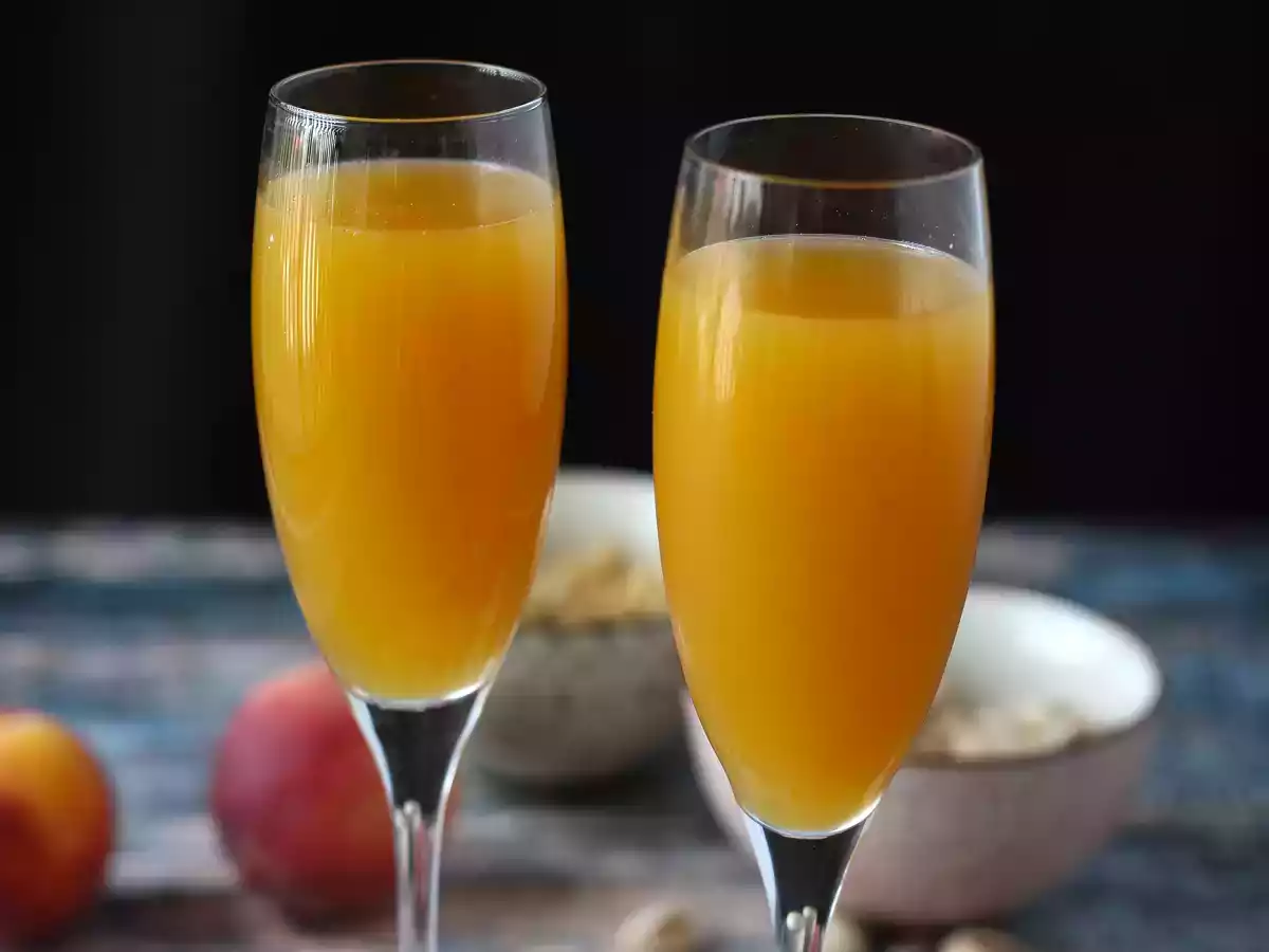 Bellini, the easy italian peach cocktail you can make at home! - photo 4