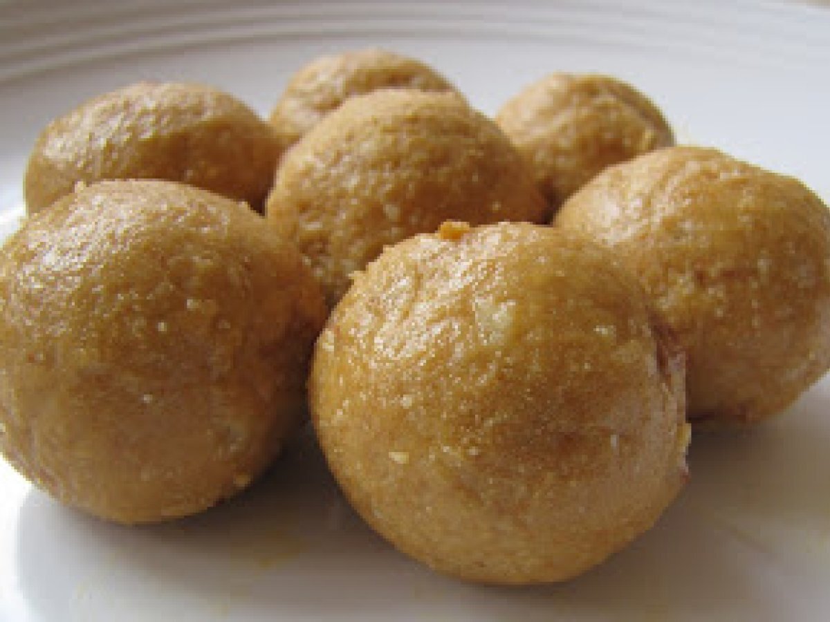 Besan Ke Laddu With Crystallized Sugar - photo 2