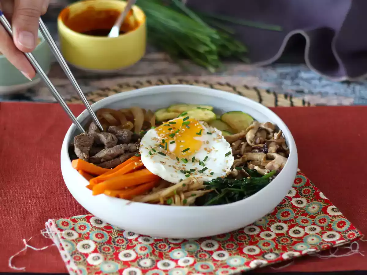 Bibimbap, the traditional korean dish - photo 2