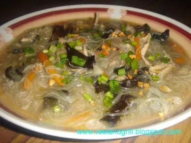 Bihongke or Sotanghon Soup (Bean Thread or Glass Noodle Soup)
