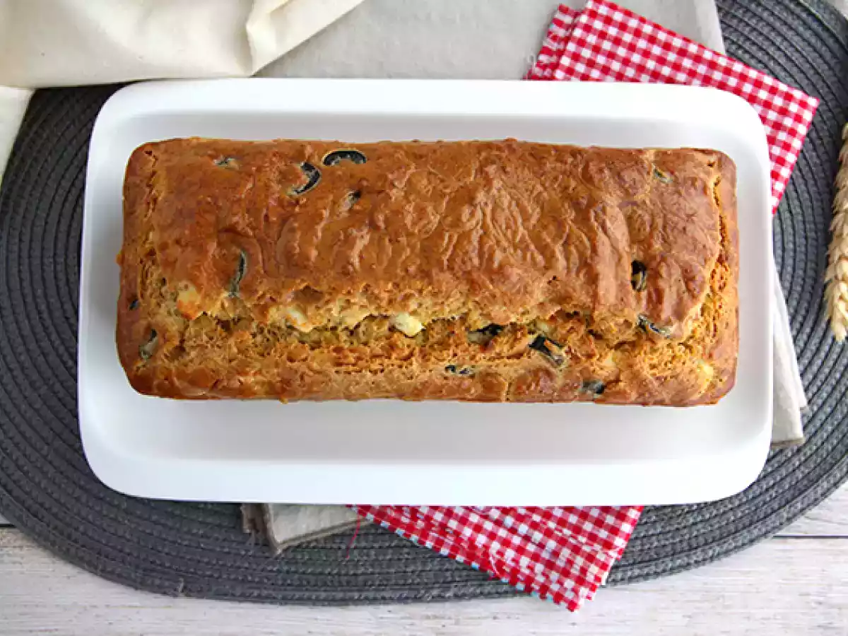Black olive and feta cake - photo 4