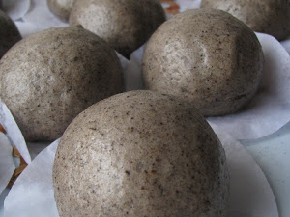 Black Sesame Steamed Bun With Coffee Lotus Paste - photo 2