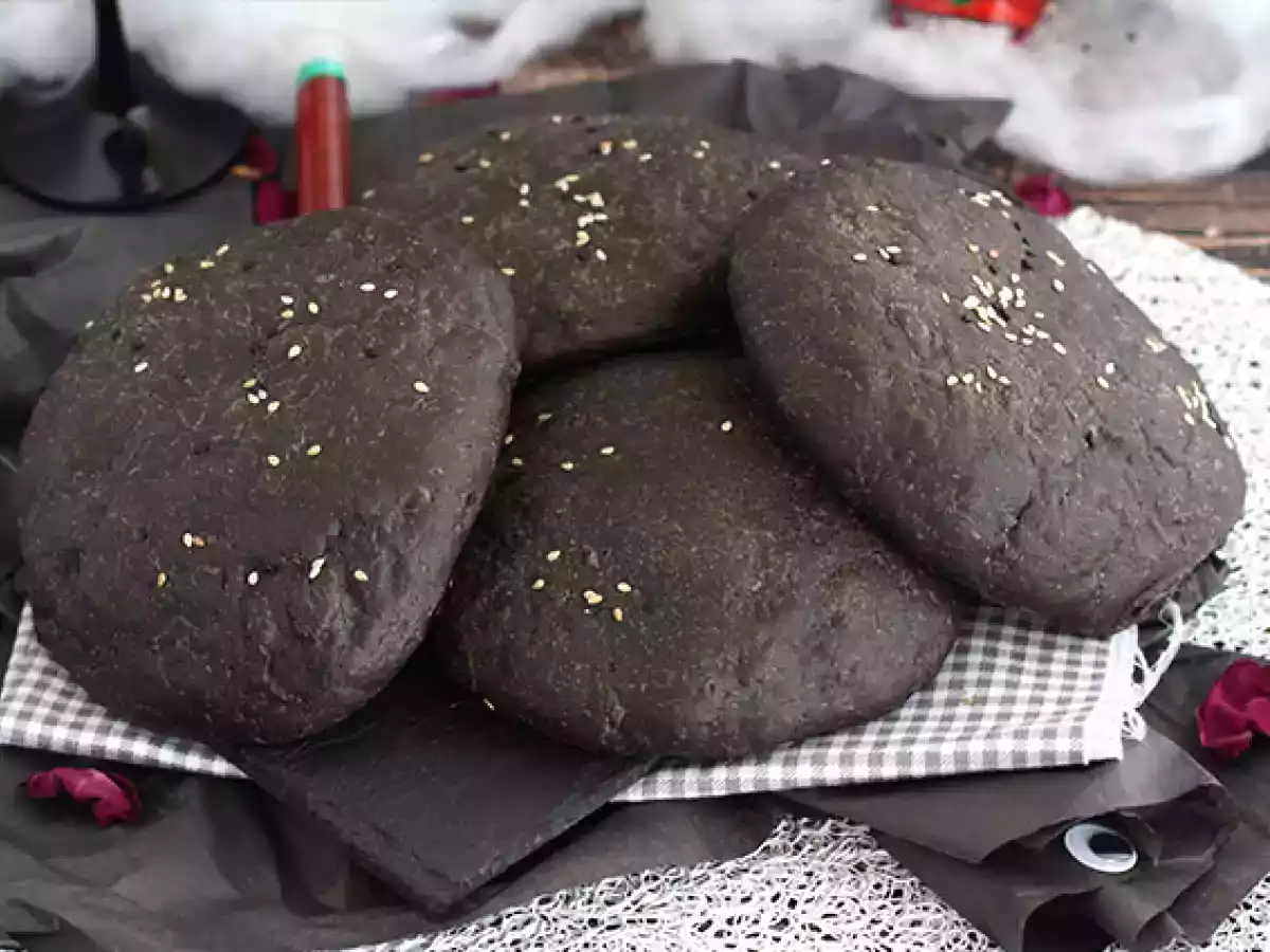 Black squid ink buns
