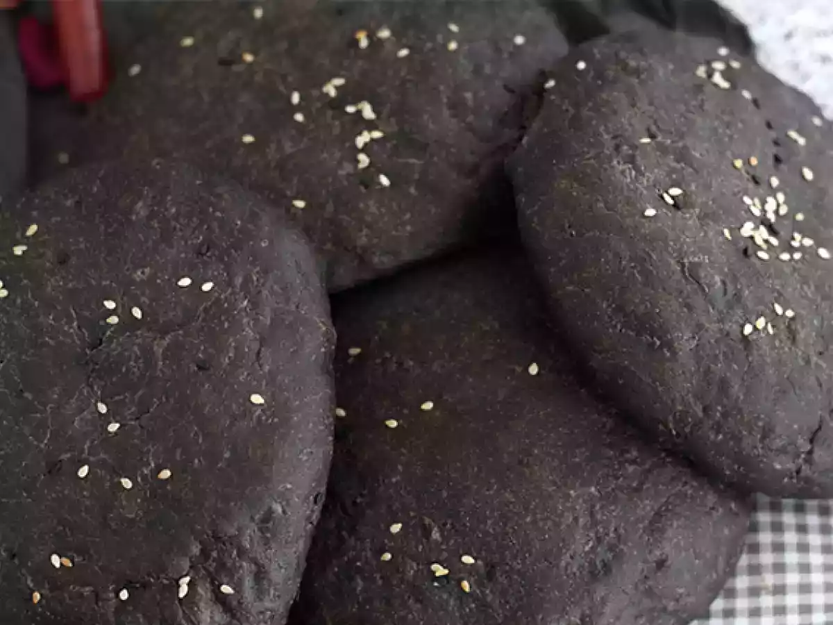 Black squid ink buns - photo 3