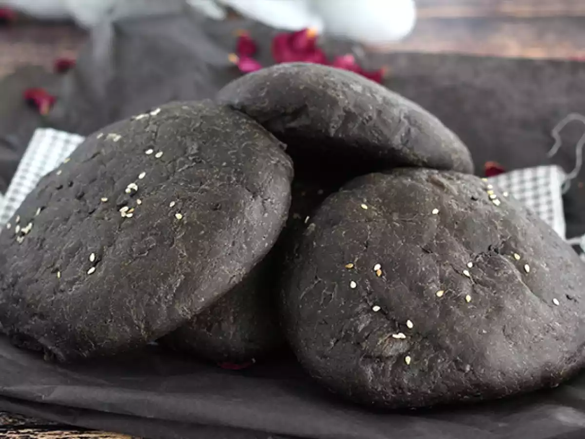 Black squid ink buns - photo 4