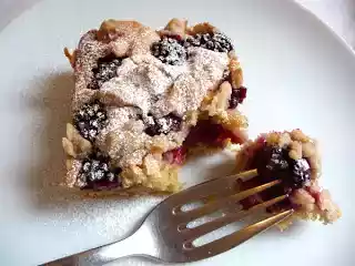 Blackberry cinnamon tray bake cake recipe
