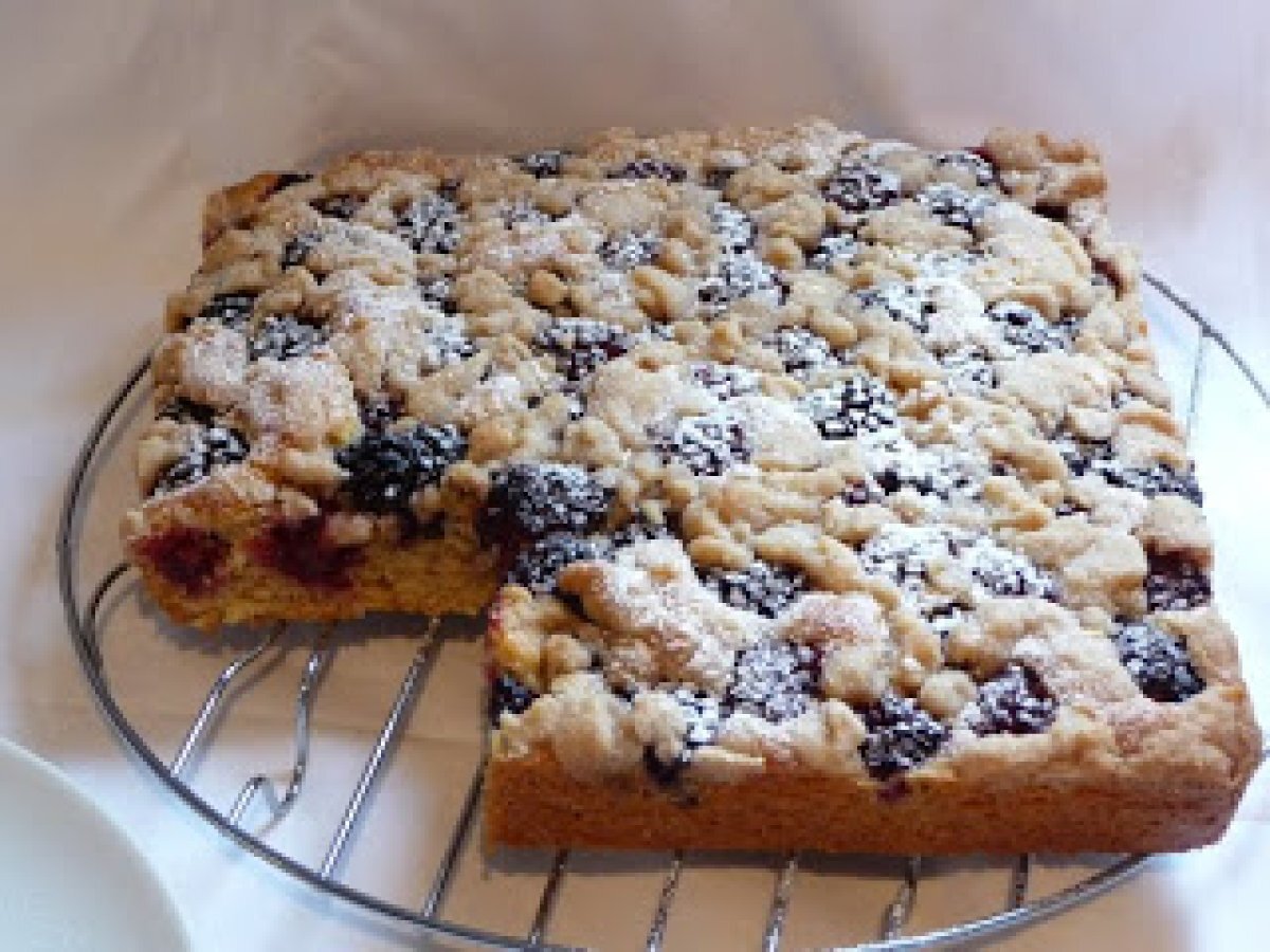 Blackberry Cinnamon Tray Bake Cake - photo 2