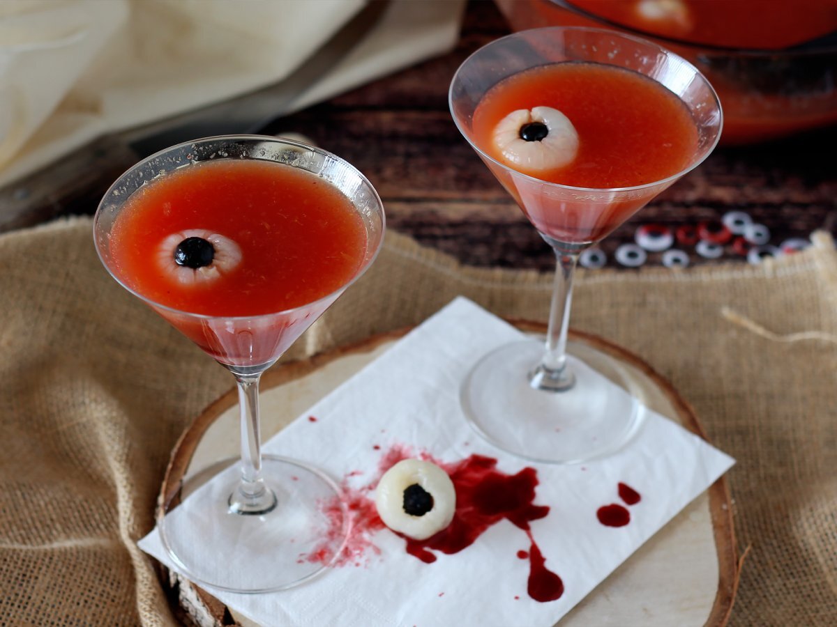 Bloody cocktail for Halloween, to share and without alcohol! - Halloween mocktail