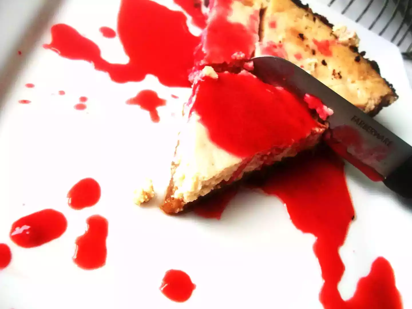 Bloody vegan cheesecake pie recipe with raspberry sauce