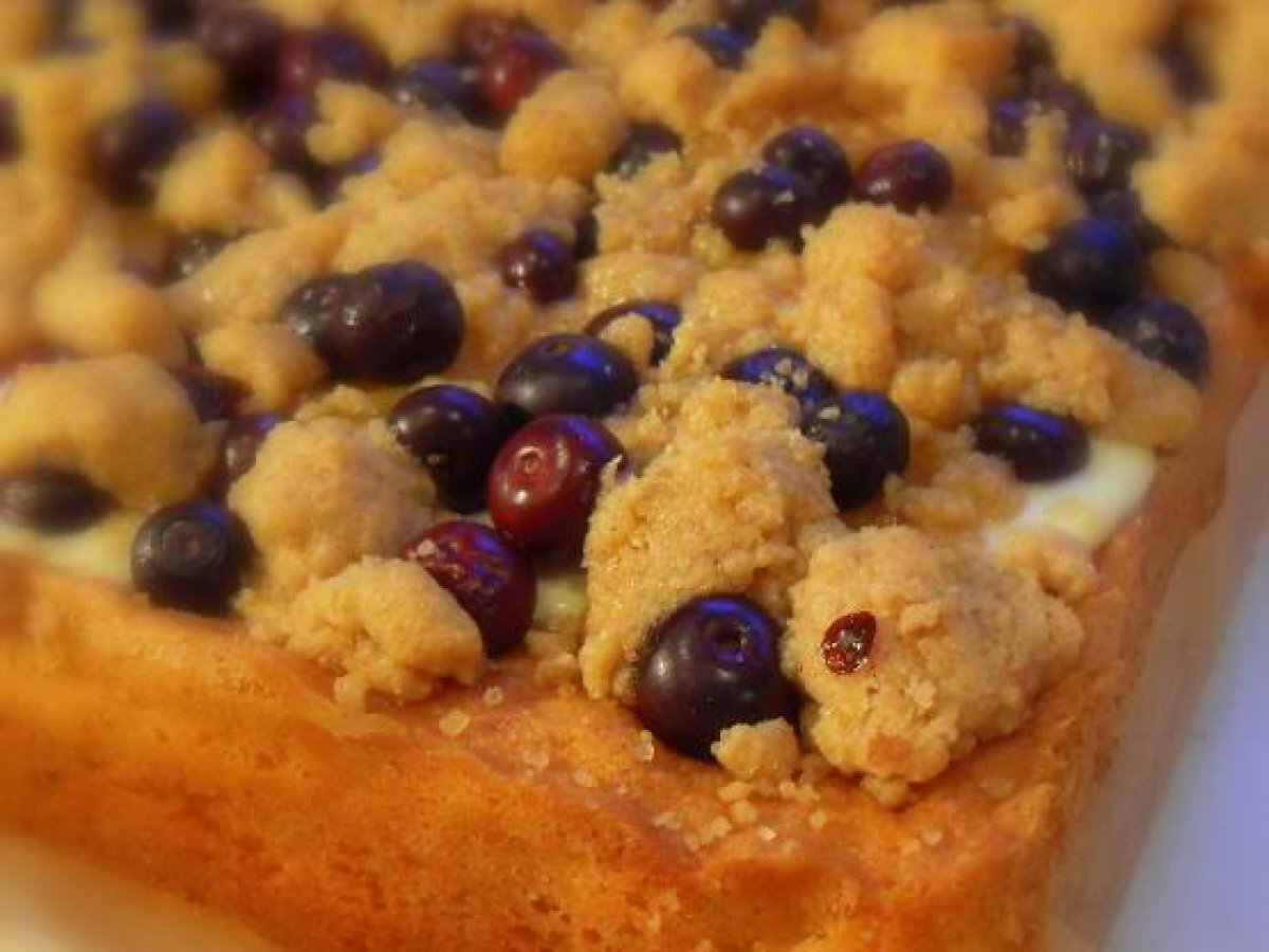 Blueberry Apricot Crumble Traybake - photo 2