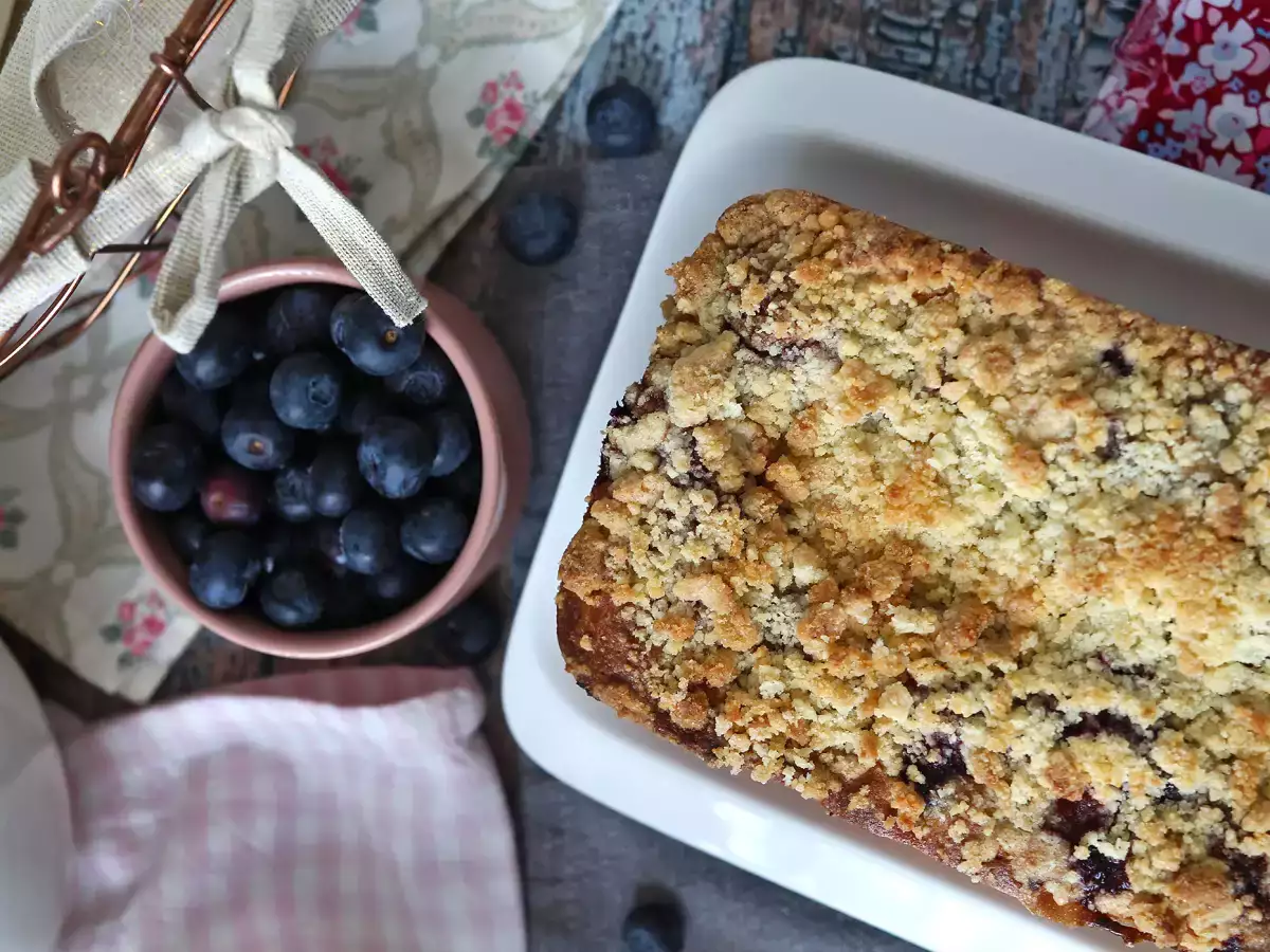 Blueberry crumble cake: the cake that combines fondant, softness and crunch! - photo 4