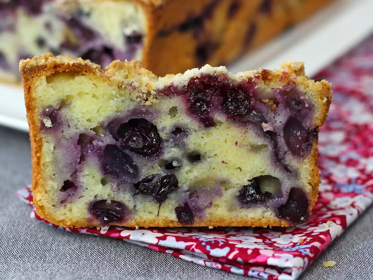 Blueberry crumble cake: the cake that combines fondant, softness and crunch! - photo 9