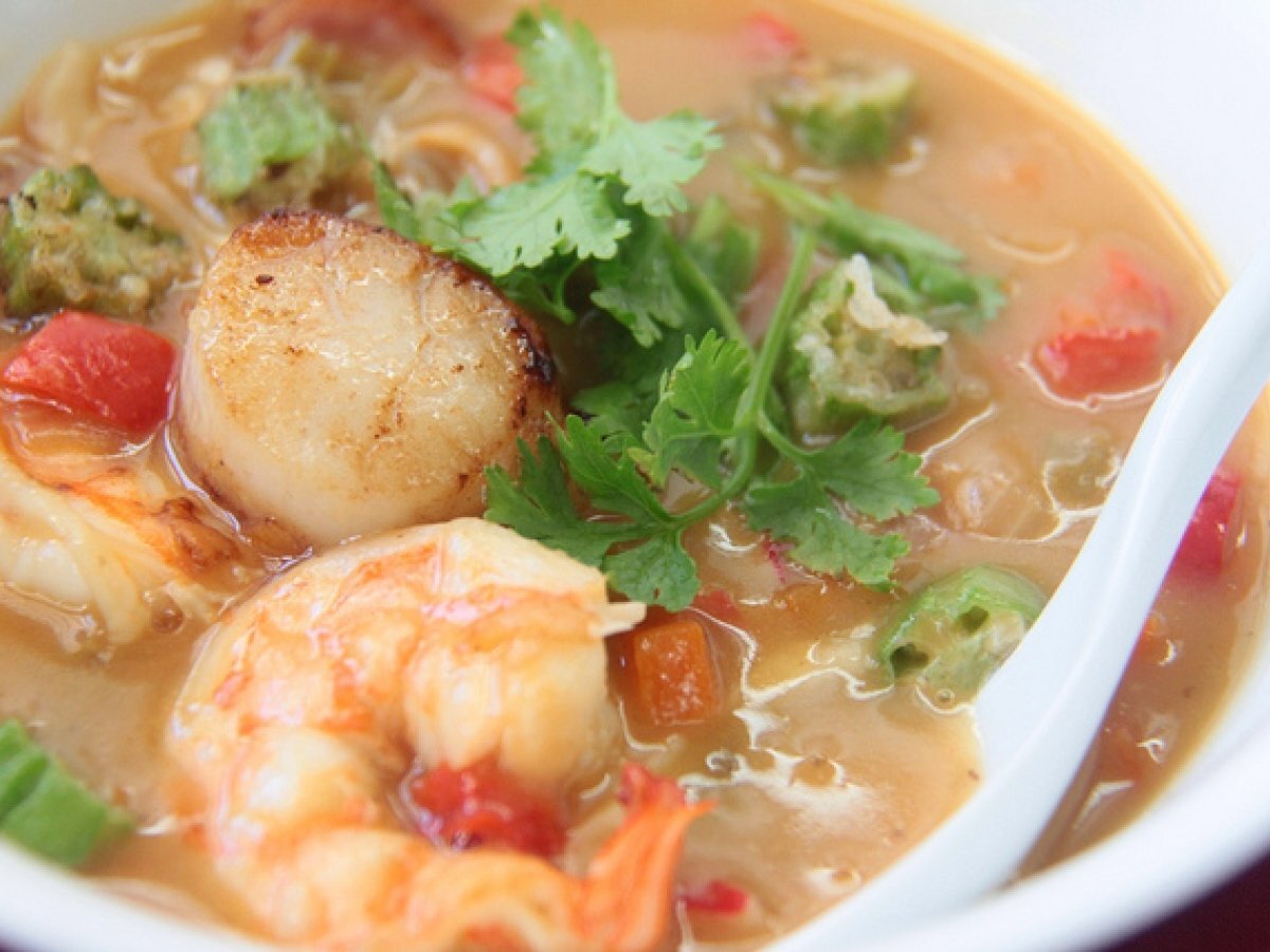 Bobby Flay's Seafood Gumbo