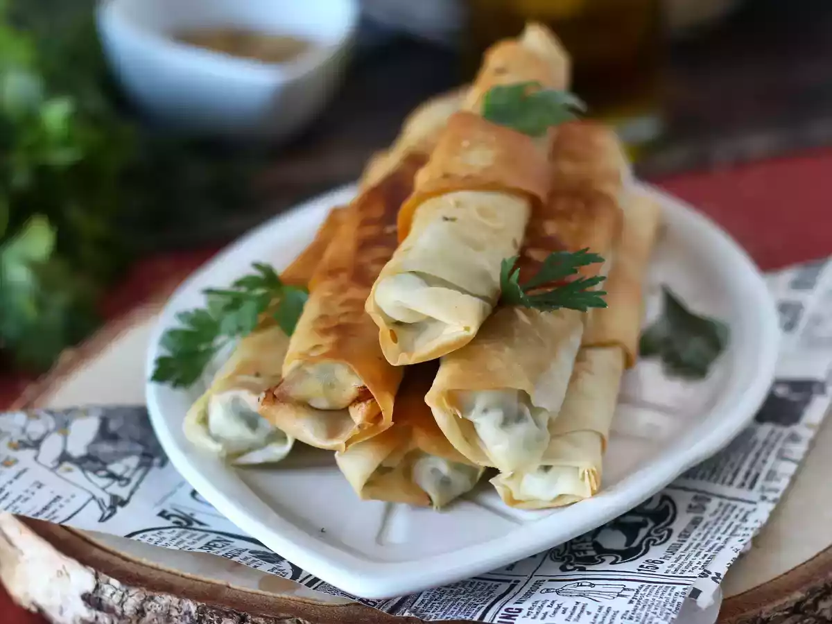 Börek, turkish bricks with feta and parsley - photo 3