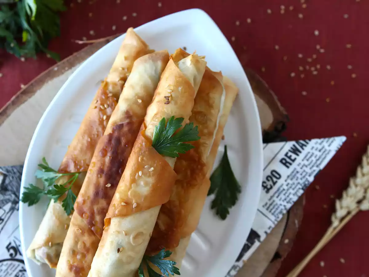 Börek, turkish bricks with feta and parsley - photo 4