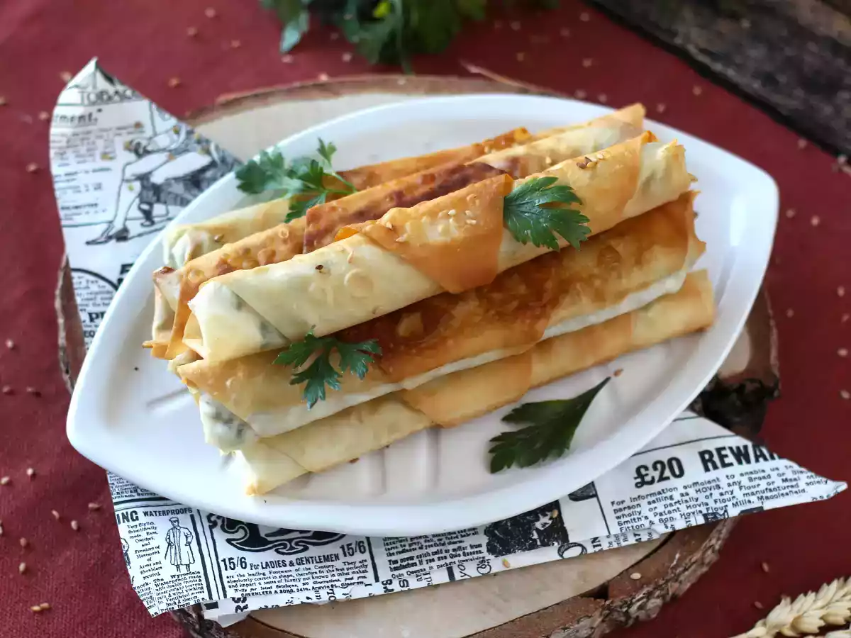 Börek, turkish bricks with feta and parsley - photo 5