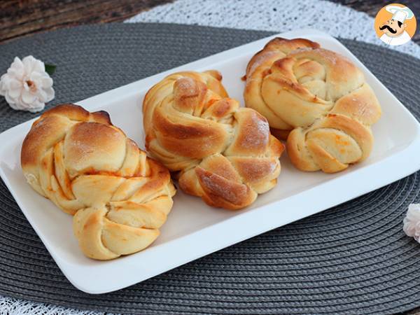 Braided brioche with apricot jam - photo 4