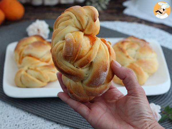 Braided brioche with apricot jam - photo 5