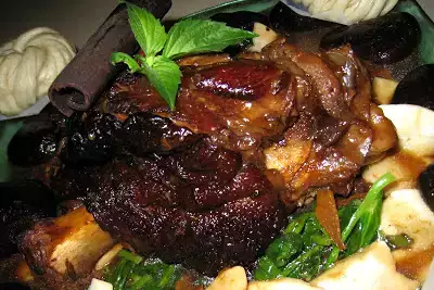 Braised pork shank recipe with king topshell - easy dinner