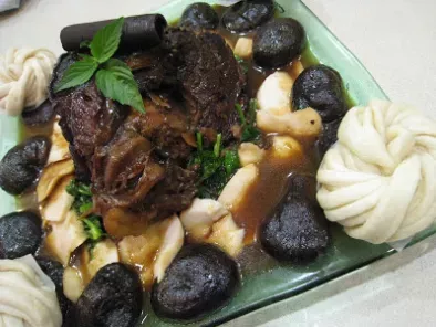 Braised Pork Shank With King Topshell Recipe Petitchef
