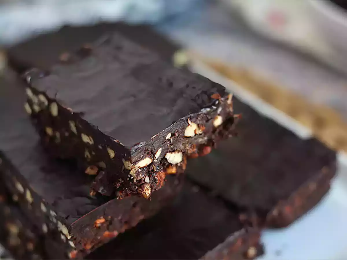 Brawnie - the raw brownie with dates - photo 2