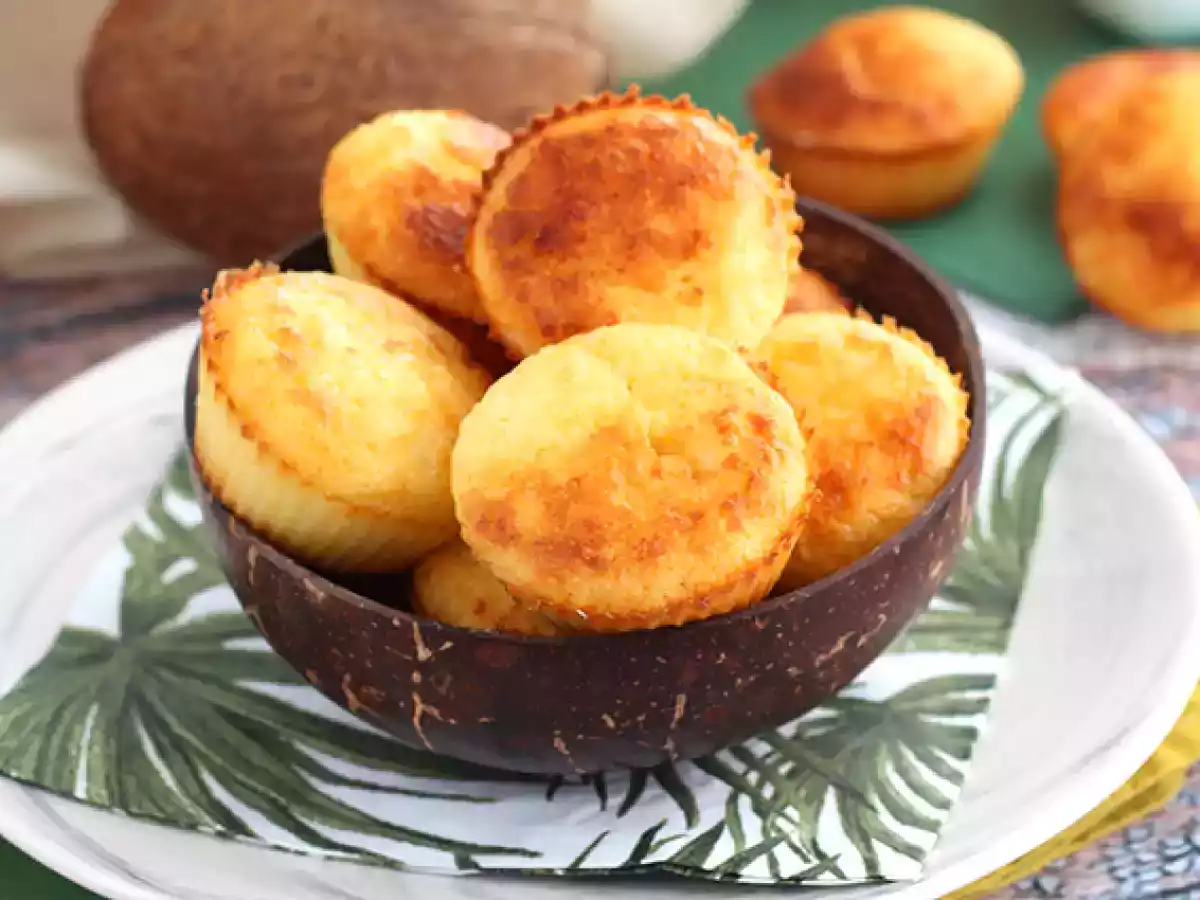 Brazilian coconut muffins - queijadinhas