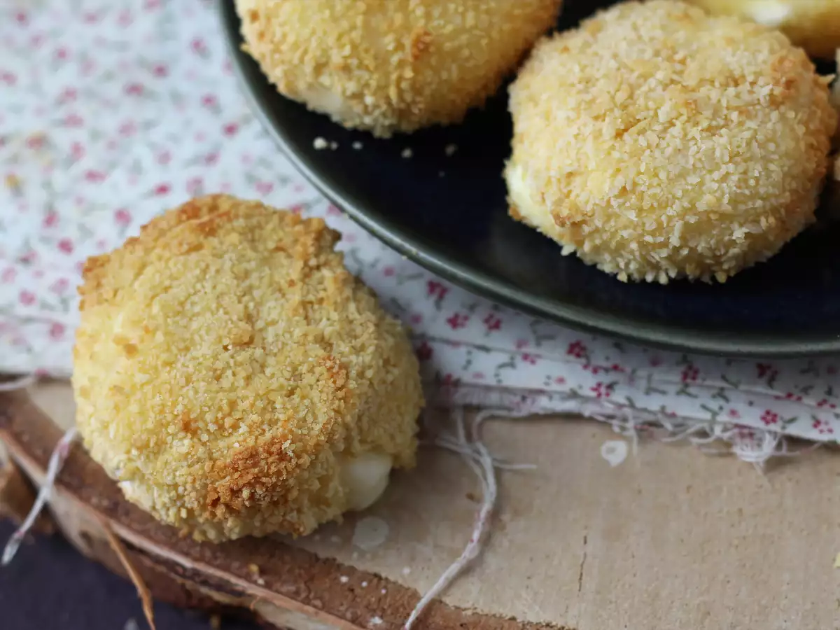 Breaded Babybel cheese wheels in the air fryer - photo 2