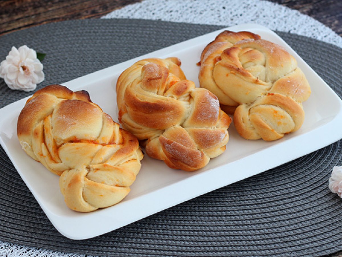 Breaded brioches with apricot jam - photo 4