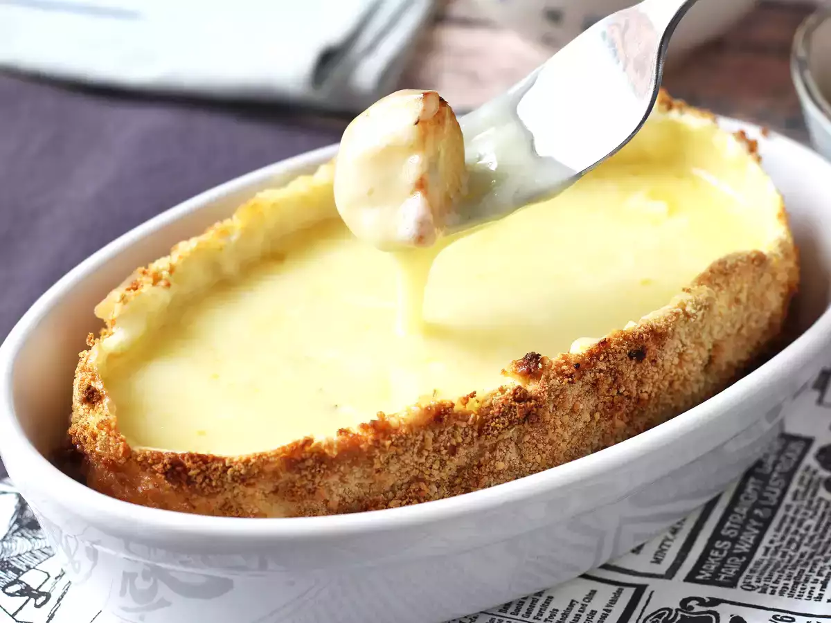 Breaded Caprice des dieux cheese with potatoes, the viral recipe cooked with airfryer