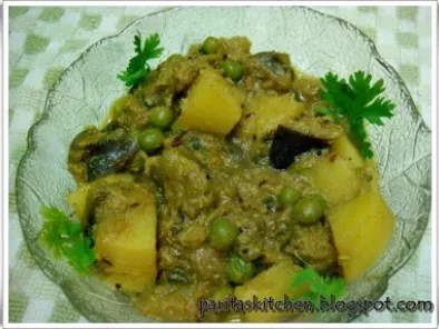 Brinjal Potato Green Peas Curry - photo 2