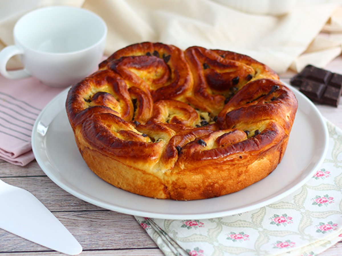 Brioche chinois, with vanilla custard and chocolate chips - photo 2