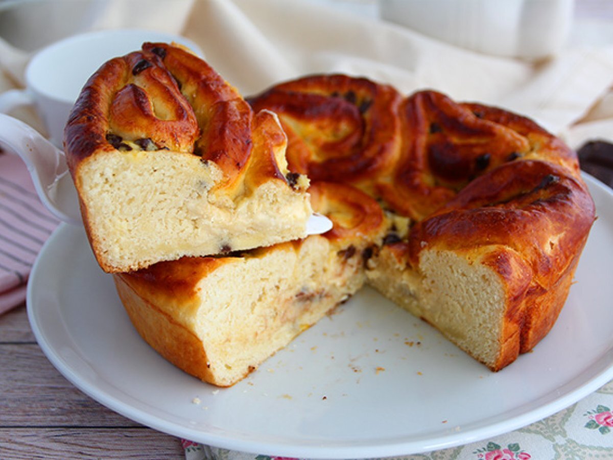 Brioche chinois, with vanilla custard and chocolate chips - photo 3