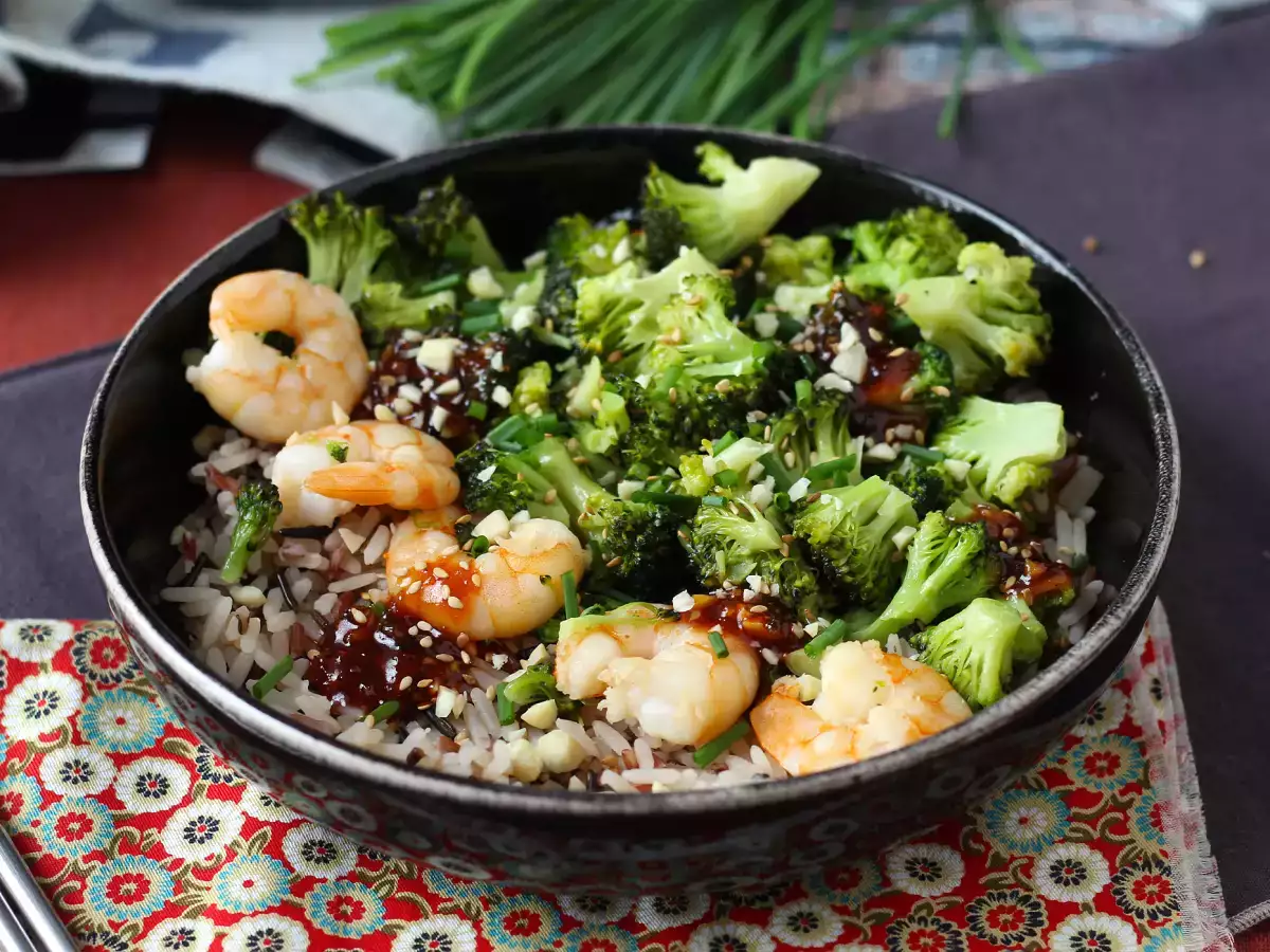 Broccoli and shrimp in Korean-style spicy sauce – a simple, balanced and spicy meal - photo 2