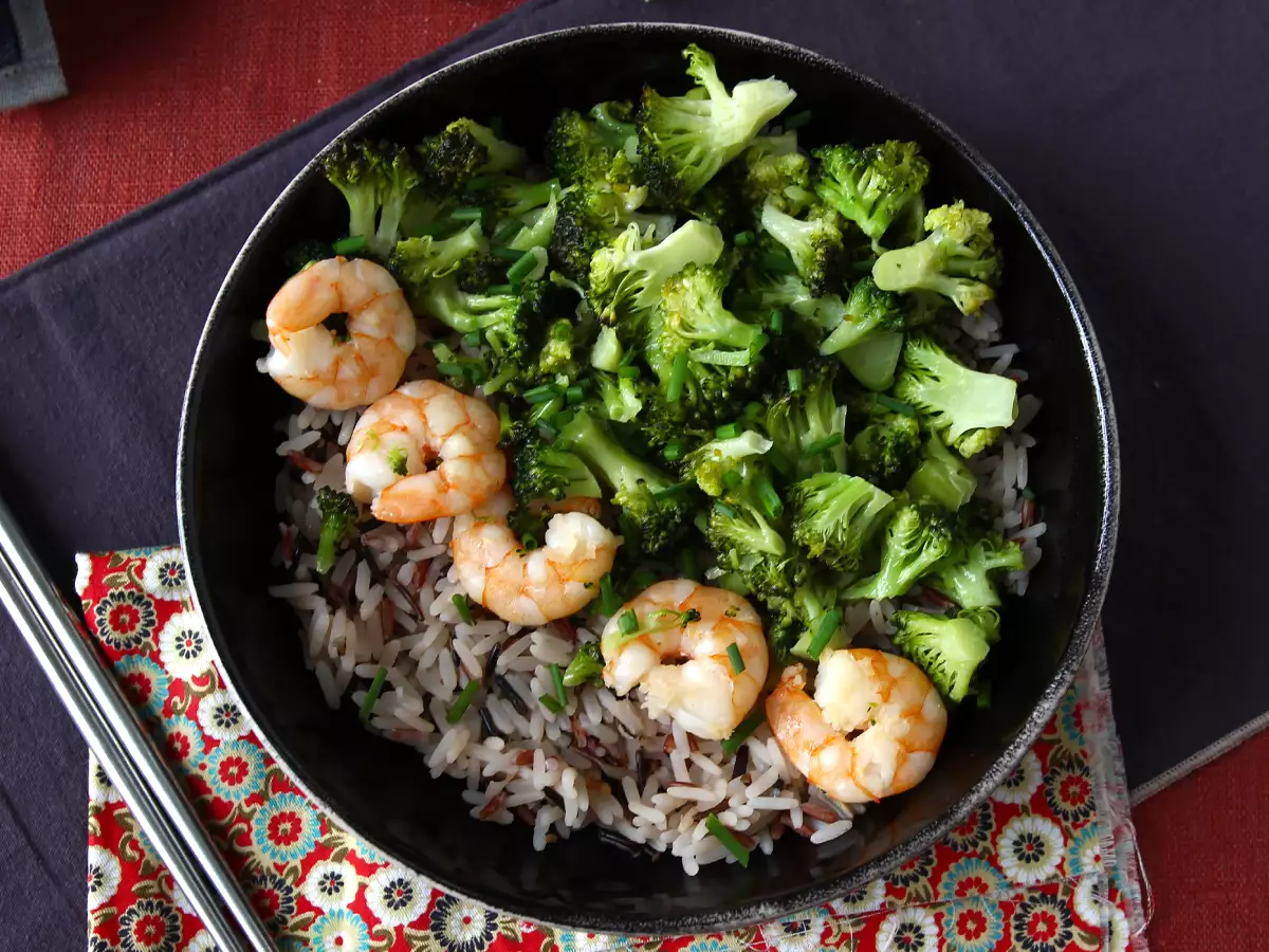 Brown rice with broccoli and shrimp! Easy and balanced - photo 3