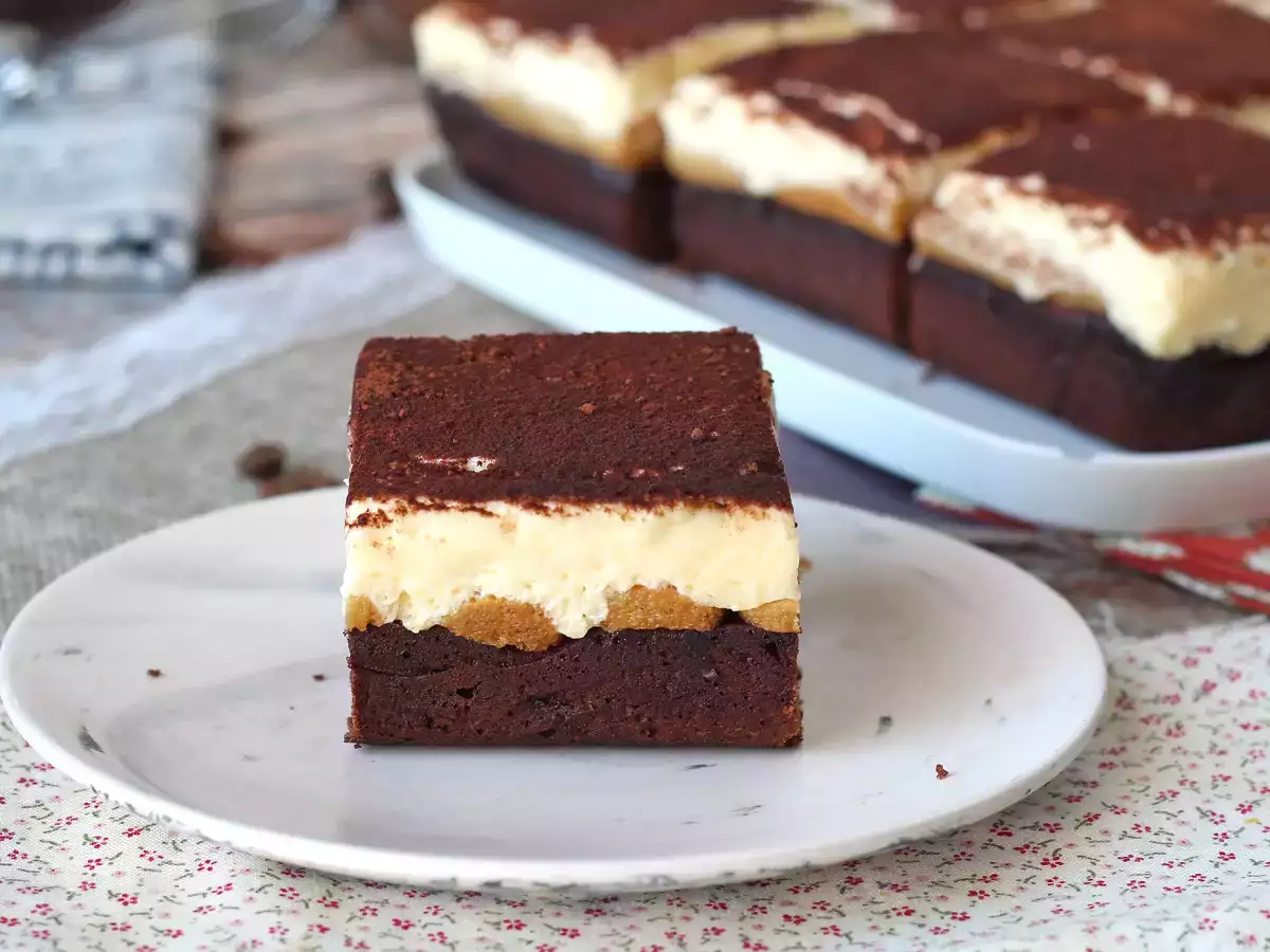Brownies and tiramisu lovers, we've got the perfect cake for you!