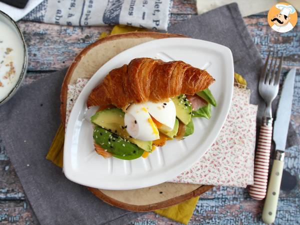 Brunch-style croissant sandwich - photo 2