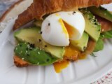 Brunch-style croissant sandwich, photo 2
