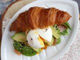 Brunch-style croissant sandwich, photo 3