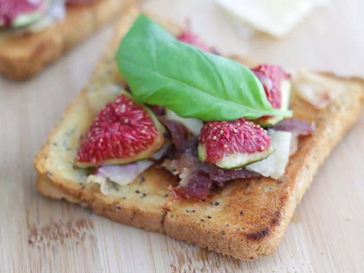 Bruschetta with figs, Parmesan and prosciutto - video recipe! - photo 2