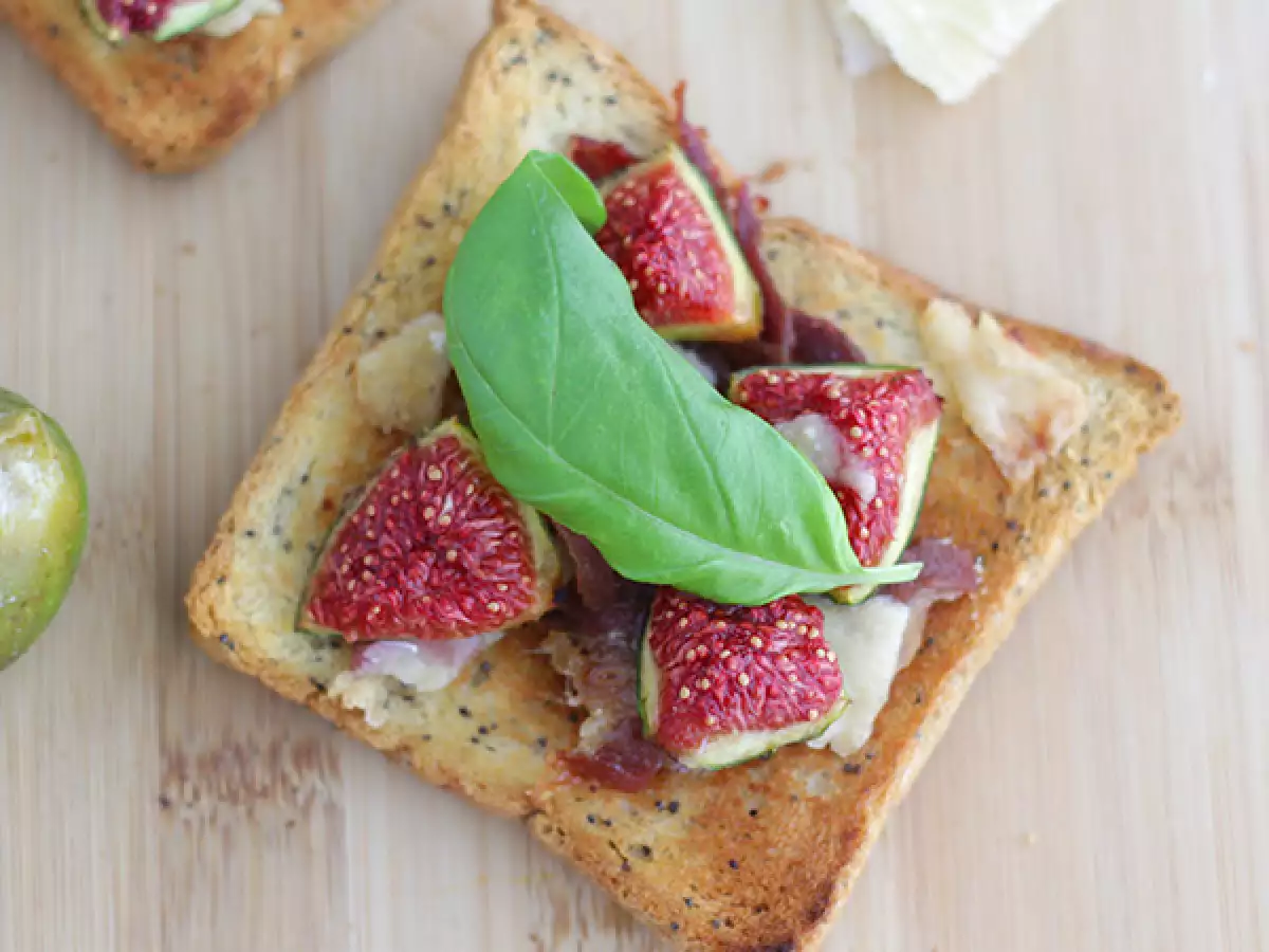 Bruschetta with figs, Parmesan and prosciutto - video recipe! - photo 3