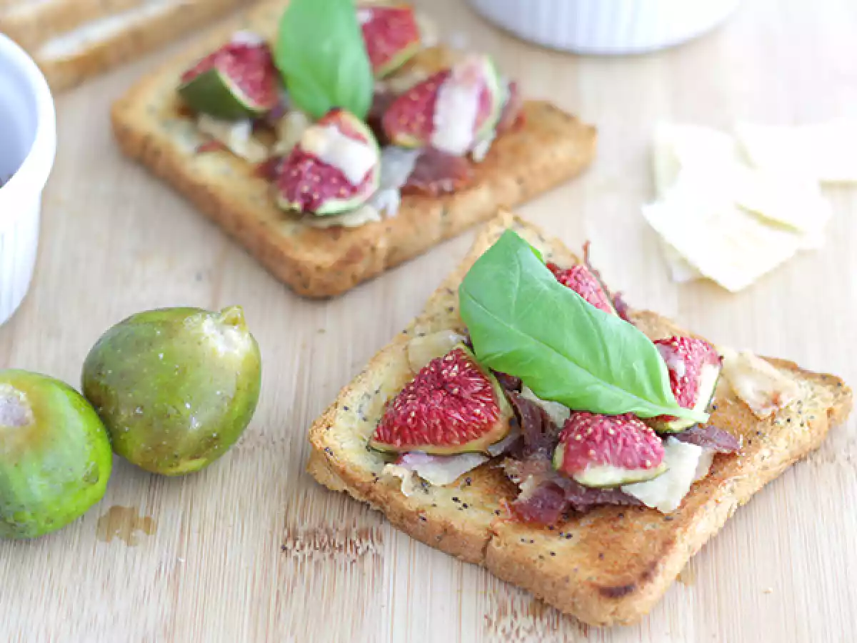 Bruschetta with figs, parmesan and proscuitto - video recipe !